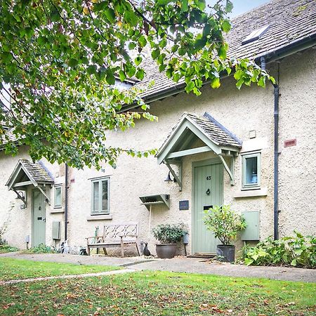 Coot Cottage - Holiday House With Fantastic Lake Views Somerford Keynes Exterior foto