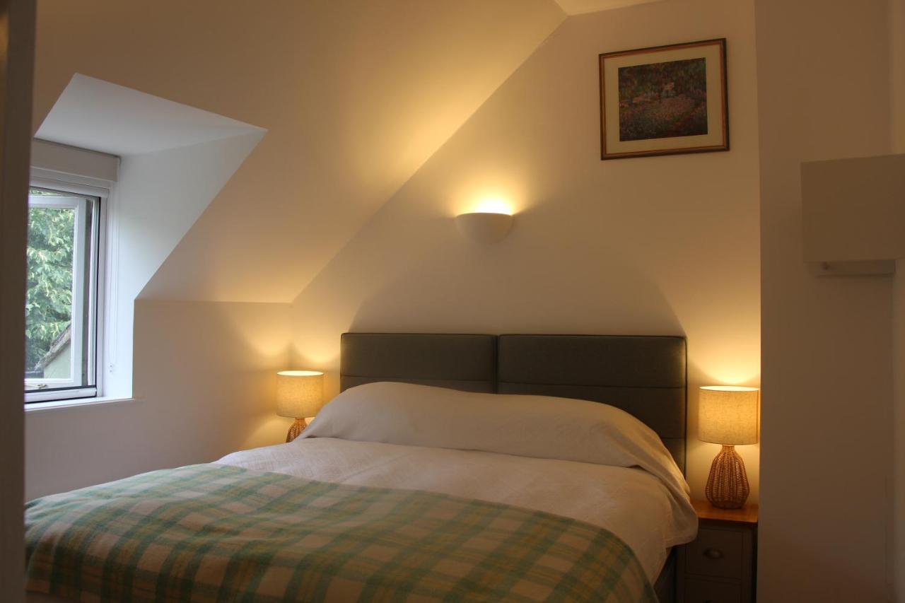 Coot Cottage - Holiday House With Fantastic Lake Views Somerford Keynes Exterior foto