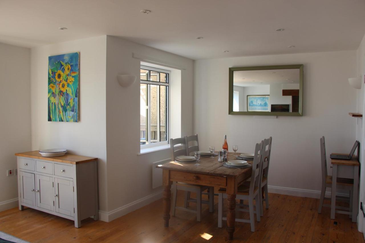 Coot Cottage - Holiday House With Fantastic Lake Views Somerford Keynes Exterior foto