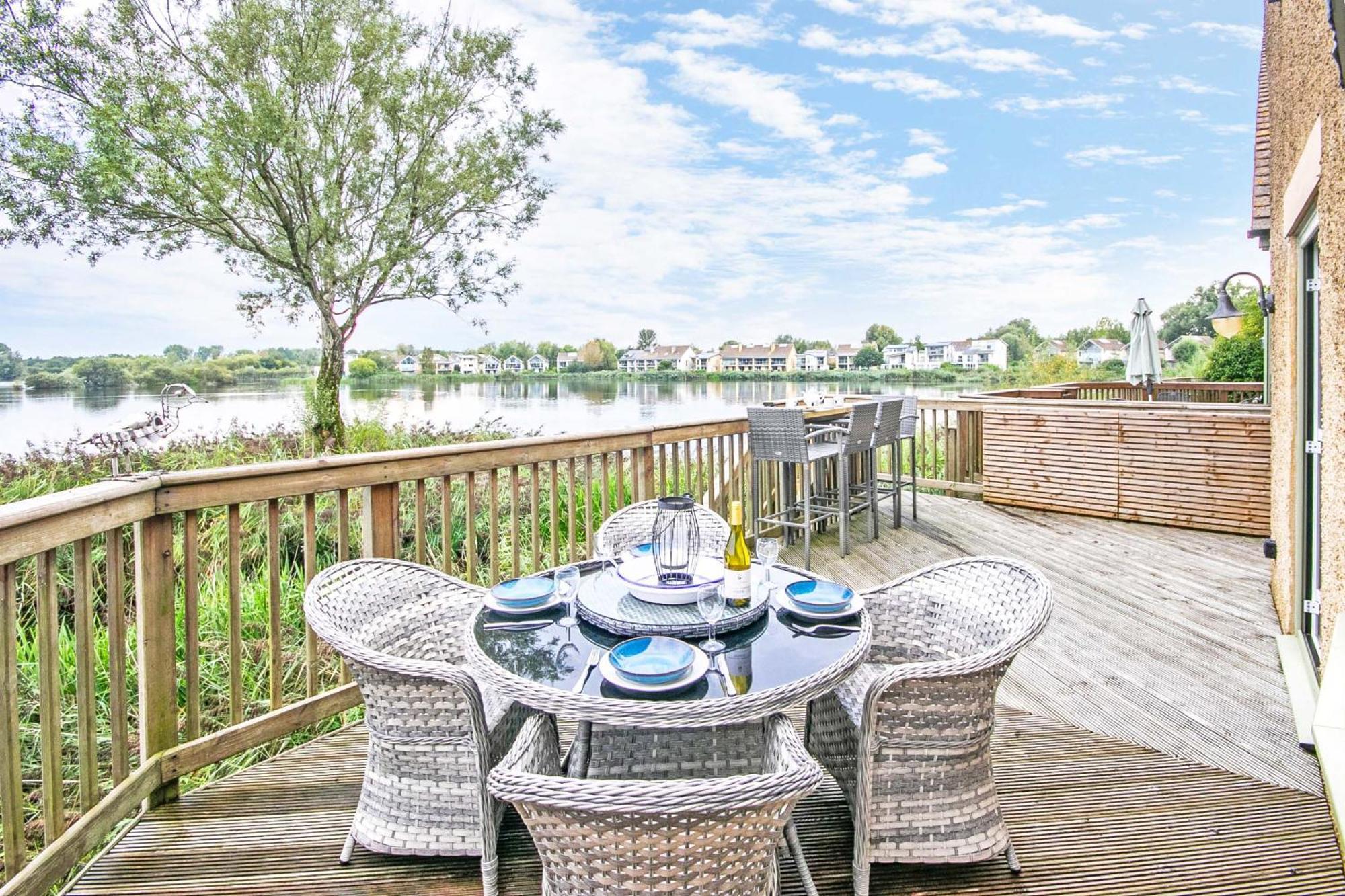 Coot Cottage - Holiday House With Fantastic Lake Views Somerford Keynes Exterior foto