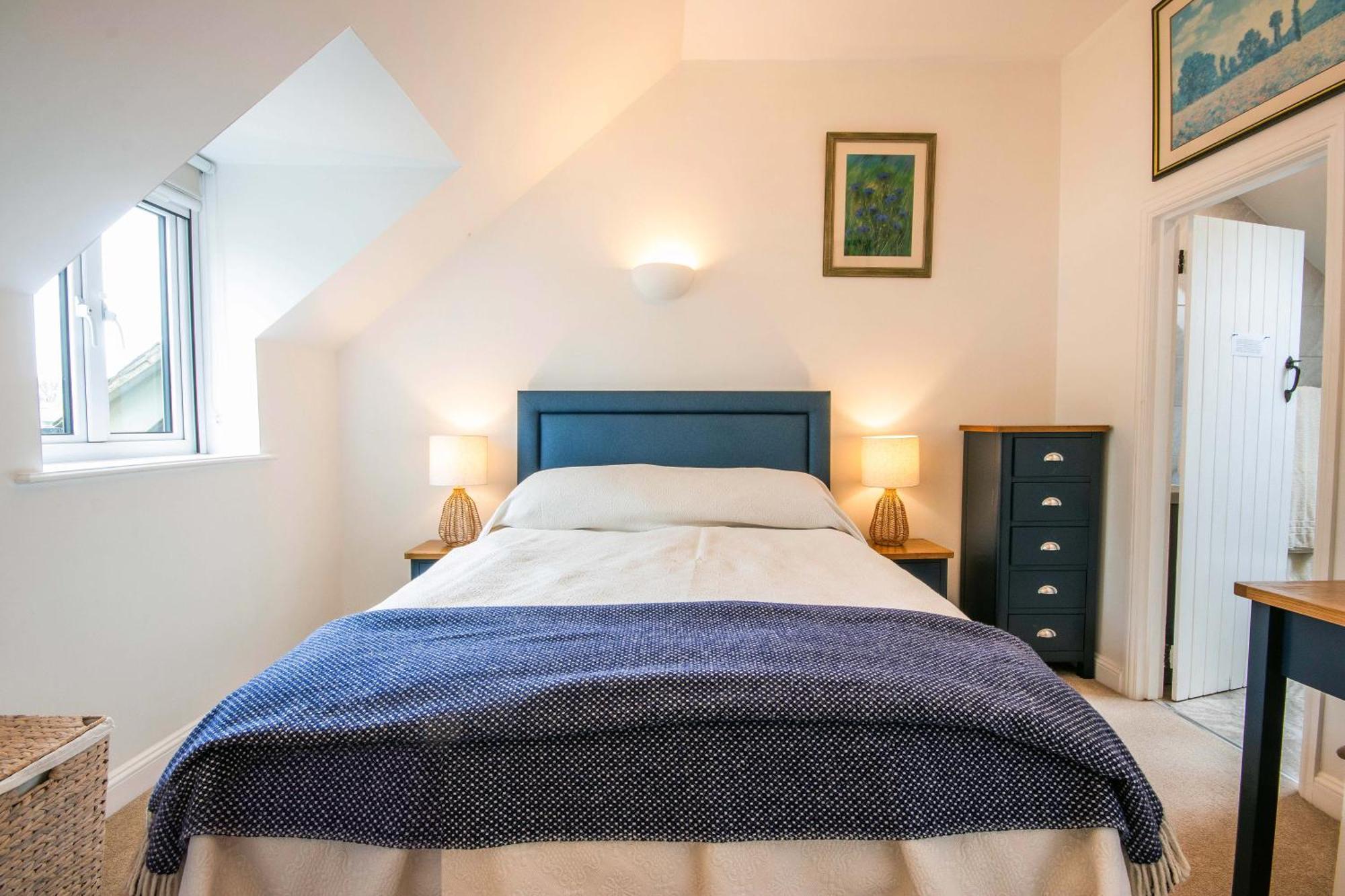Coot Cottage - Holiday House With Fantastic Lake Views Somerford Keynes Exterior foto
