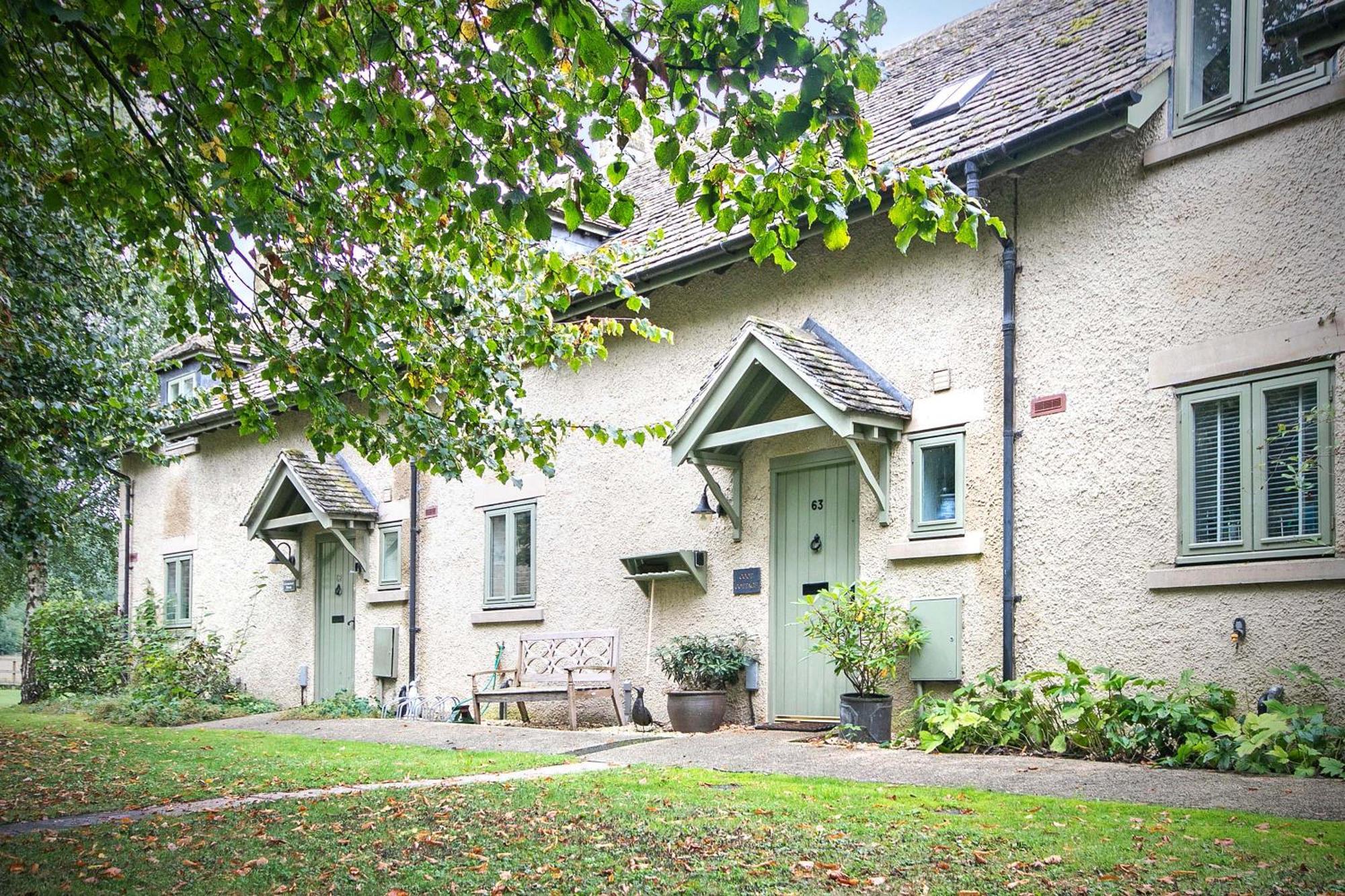 Coot Cottage - Holiday House With Fantastic Lake Views Somerford Keynes Exterior foto